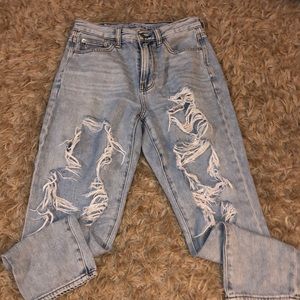 ✨Ripped Mom Jeans✨